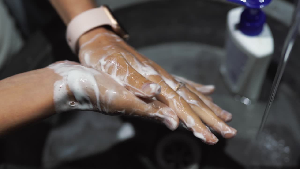 lavarse las manos con jabón