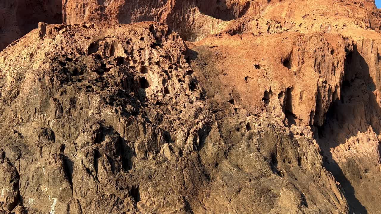 increíble reserva natural volcánica de scandola en la temporada de verano como se ve desde un barco en movimiento, isla de córcega en francia