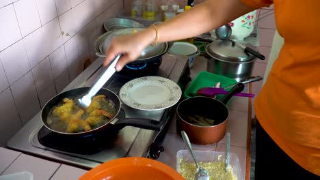 Frying-shrimp-coated-in-flour-and-egg-in-oil-until-golden-brown-close-up