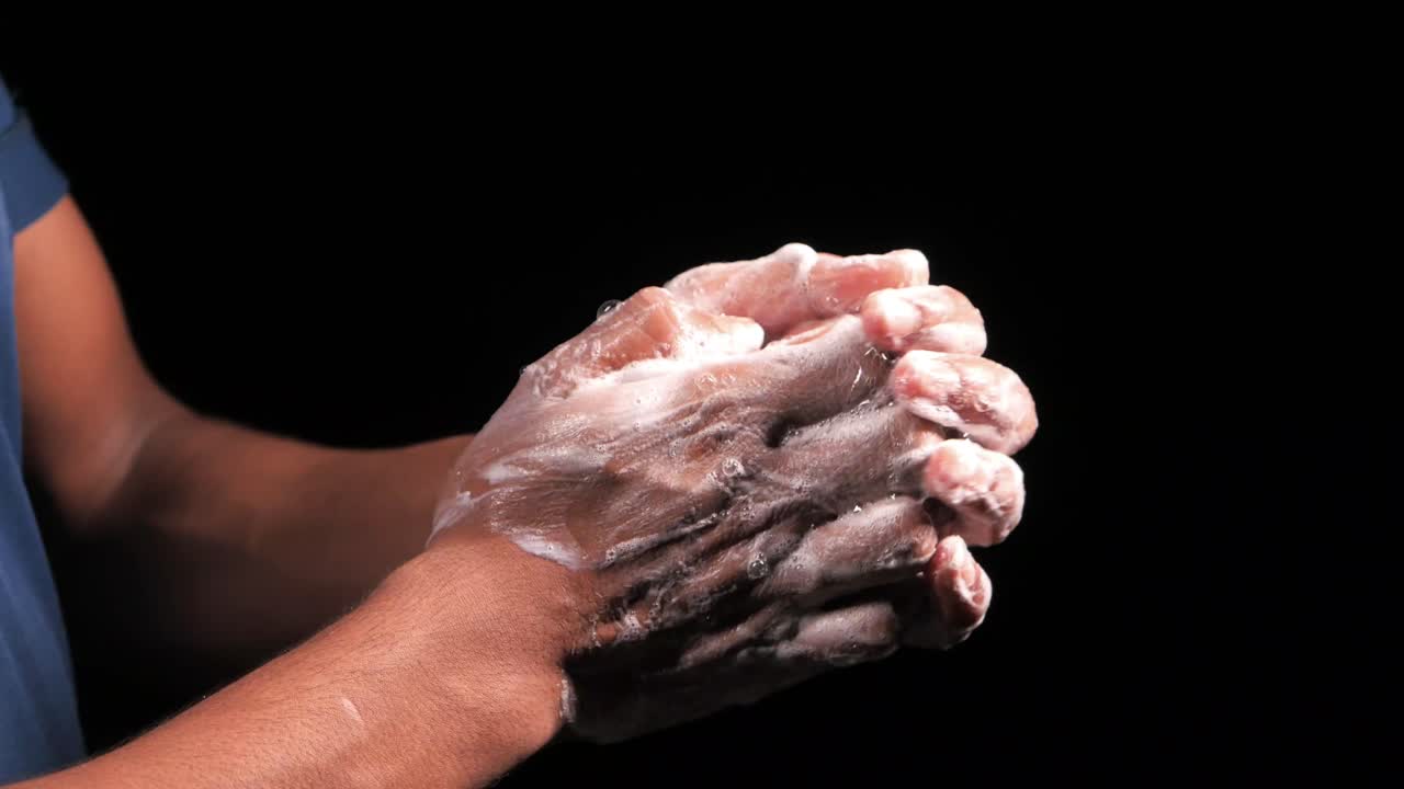 비누로 손을 는 것