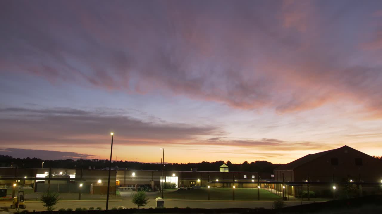 우드스톡 고등학교 캠퍼스 아침 일출 시간 경과