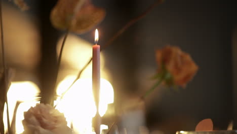 cena romántica y elegante a la luz de las velas