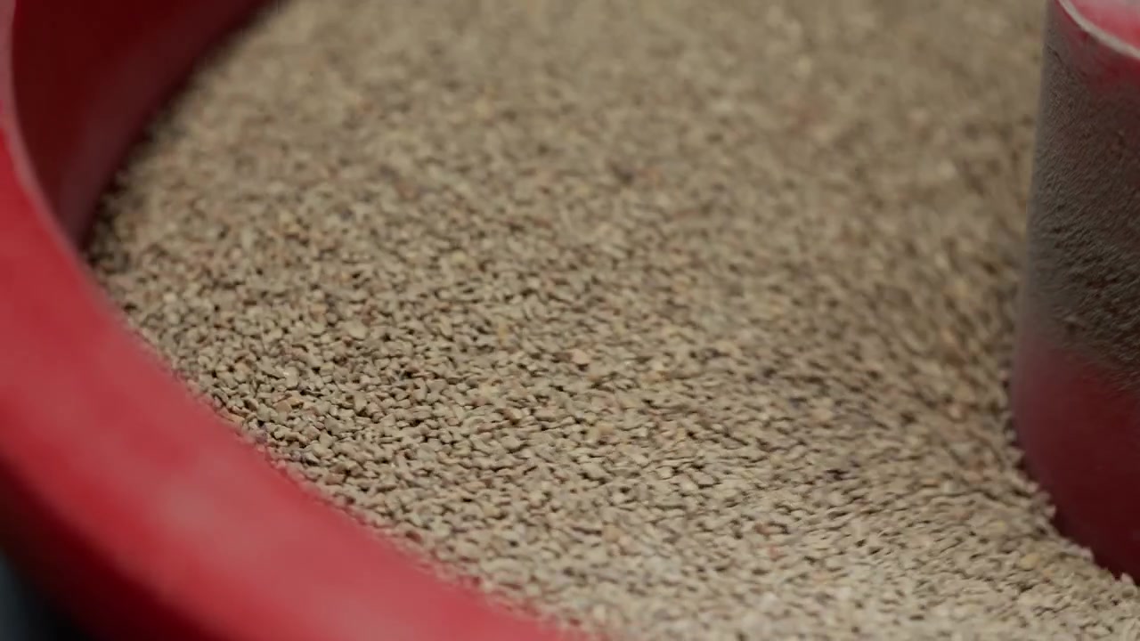 Industrial Vibratory Bowl Feeder Sorting Small Metal Parts