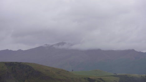 Zeitraffer-Von-Queenstown-Mountain-An-Einem-Bewölkten-Tag