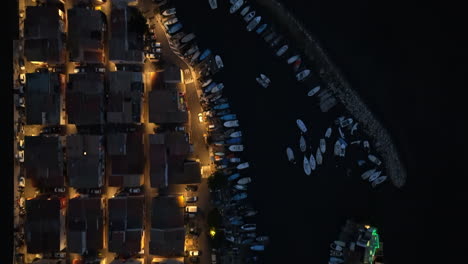 A-Vista-De-Pájaro-Por-La-Noche:-Las-Luces-Parpadeantes-De-Sète,-Su-Alma-Artística-Y-Su-Legado-Marítimo