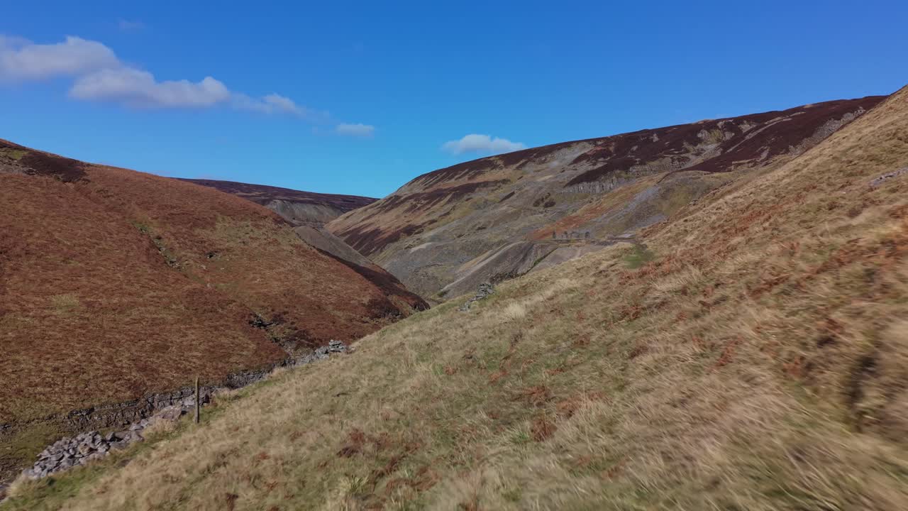 Gunnerside Gill, paesaggio della Swaledale con dolci colline, Yorkshire Dales, Inghilterra.