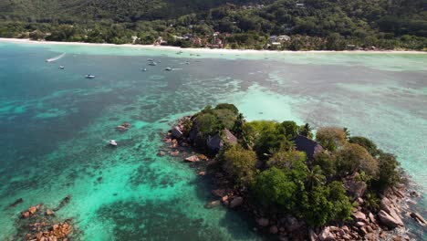 Insel-Vor-Dem-Strand-Anse-Volbert-Auf-Den-Seychellen