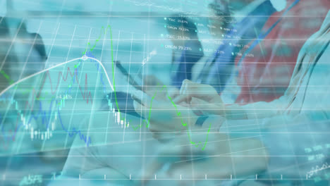 Animación-De-Empresarios-Que-Utilizan-Teléfonos-Inteligentes-Con-Procesamiento-De-Datos-Financieros-