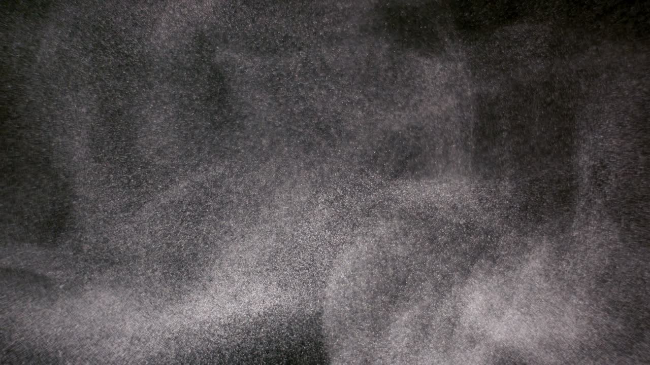 검은 바탕에 분리 된 파우더