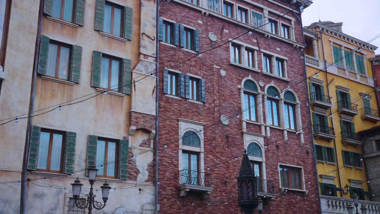 Edifici in stile veneziano, ripresa di sfondo 4k
