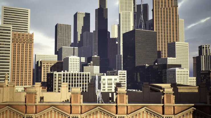 Skyline cittadino che mostra un'architettura moderna sotto un cielo nuvoloso