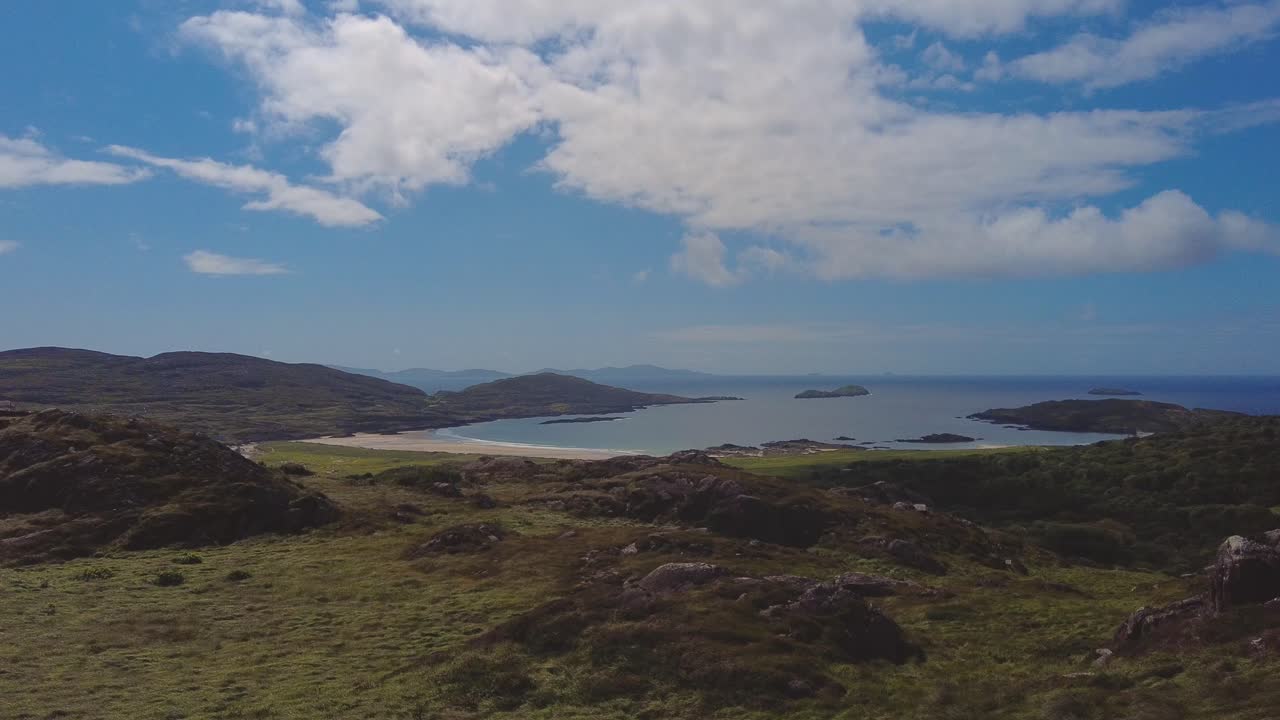 4k 정적  ⁇  스 ⁇  마이클 블라스켓 섬을 향해 코 케리 해안 아일랜드 포트 매기 타운으로 가는 길