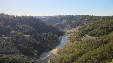 Schweben-über-Dem-North-Fork-American-River-In-Der-Sierra-Nevada