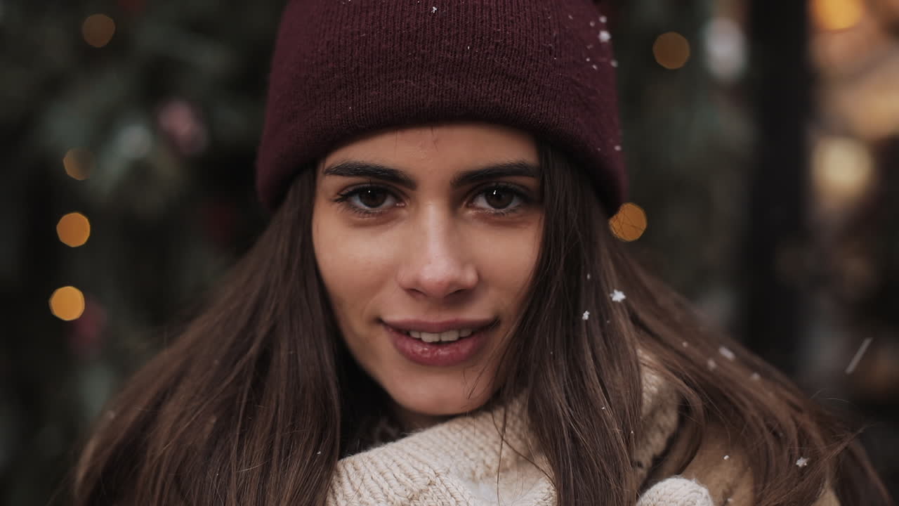 retrato de una hermosa mujer en invierno