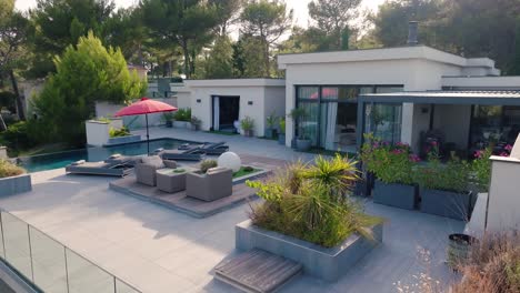 Slow-tilting-shot-of-a-luxury-villa-back-garden-in-St-Gely-du-Fresc,-France