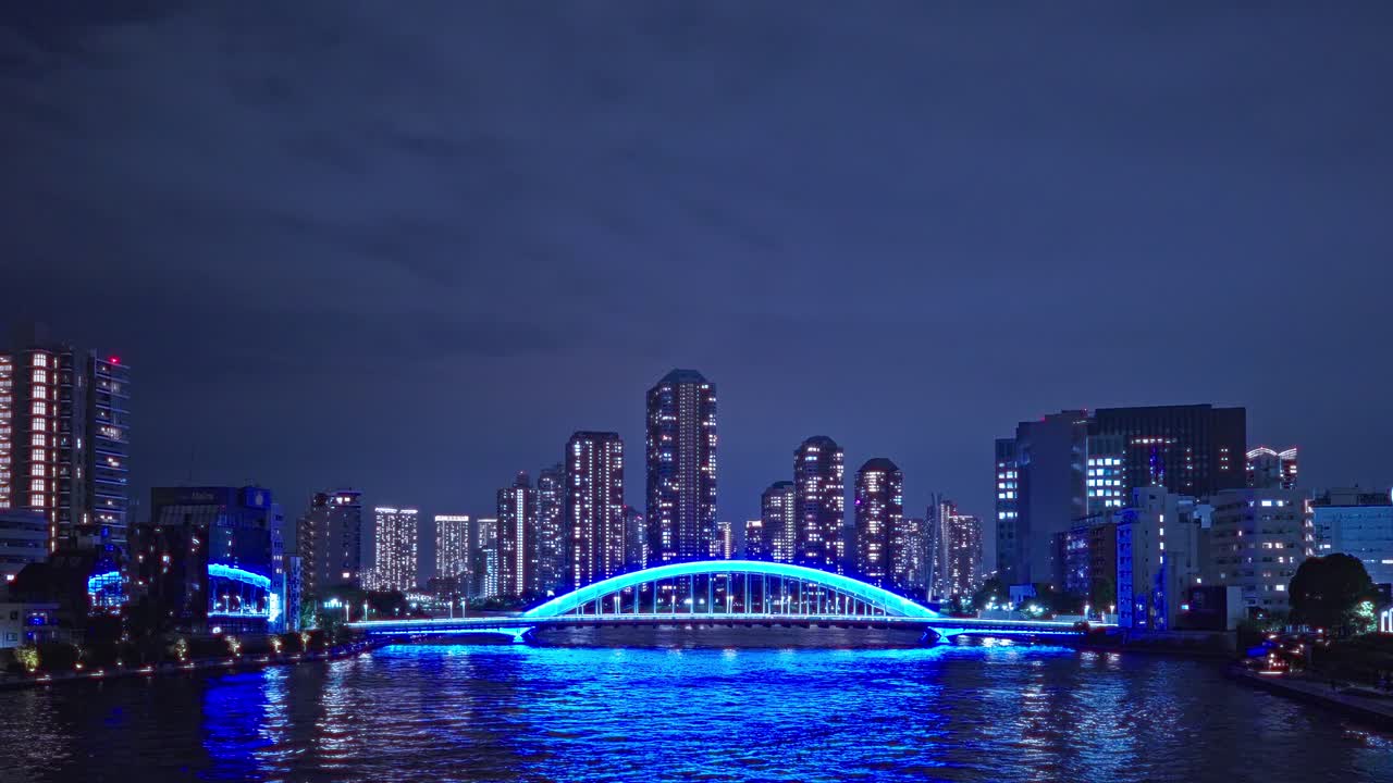 야간 조명 도쿄, 쓰쿠다, 토요수 마천루와 에타이 다리 수미다 강 야카타부네, 레저 보트