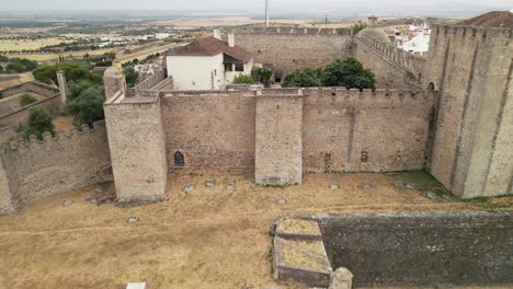 Vista-Aérea-Del-Antiguo-Castillo-De-Elvas