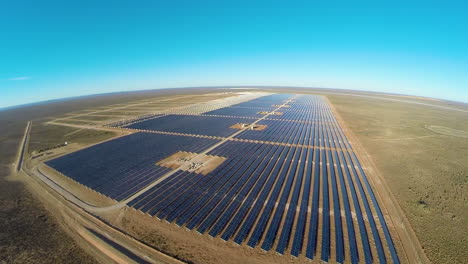 paneles solares en el desierto