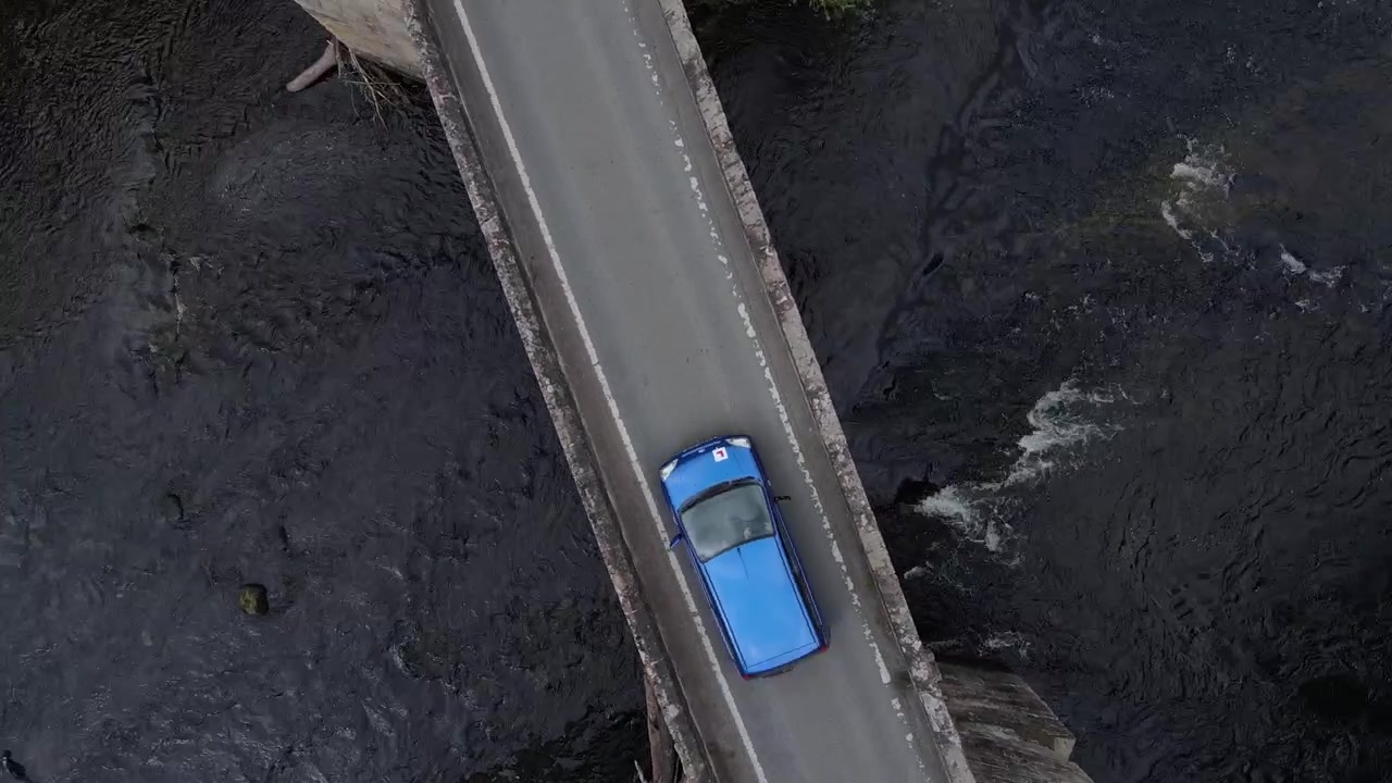 Uno de los hermosos puentes de Gales de Gran Bretaña