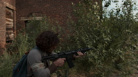 men with guns around an abandoned house