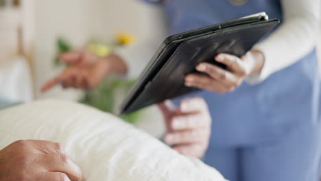 Krankenschwester,-Tablet-Und-älterer-Mann-Unterzeichnen-Vertrag