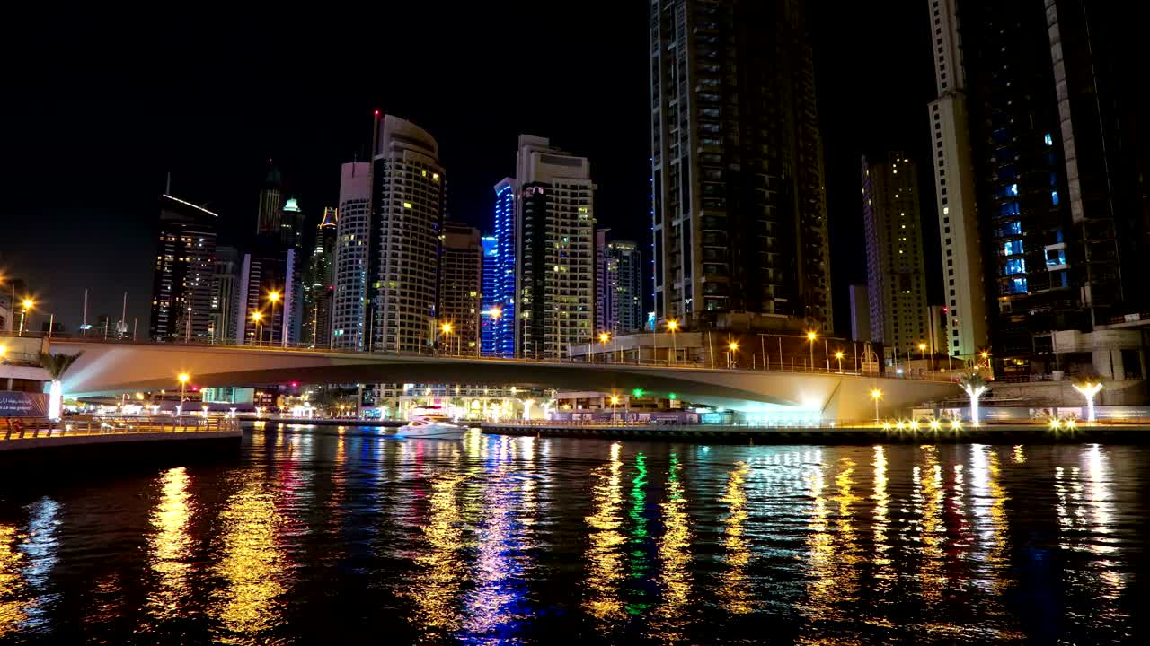 Timelapse de nuit UHD 4K de Dubaï Marina, Émirats arabes unis