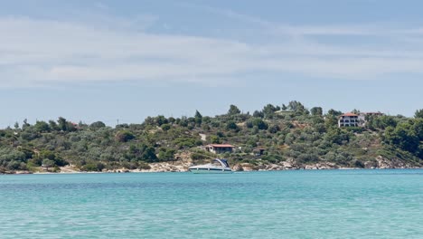 Saubere,-Mit-Der-Blauen-Flagge-Ausgezeichnete-Strände-Der-Halbinsel-Chalkidiki,-Griechenland