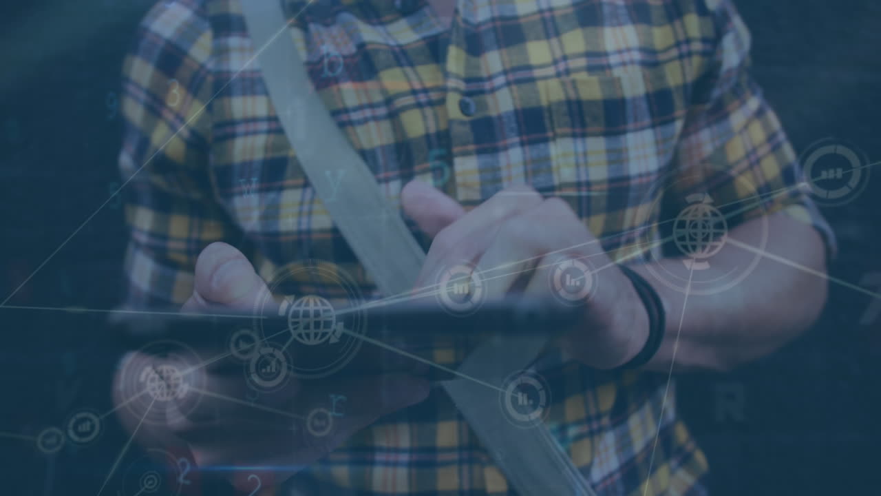 animación de la red de conexiones y procesamiento de datos sobre empresario caucásico con tableta.