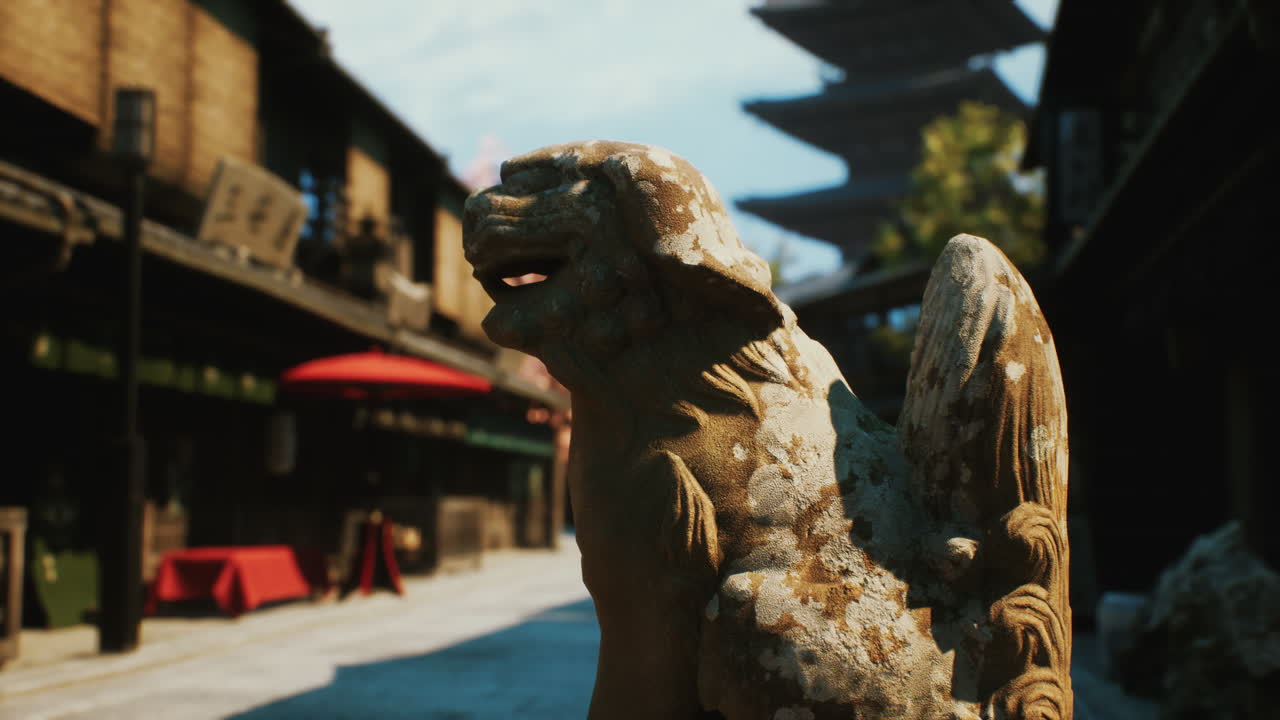 돌의 사자 동상과 함께 일본 거리 장면