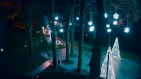 Wide-angle-crane-shot-during-Christmas-illumination,-in-a-park