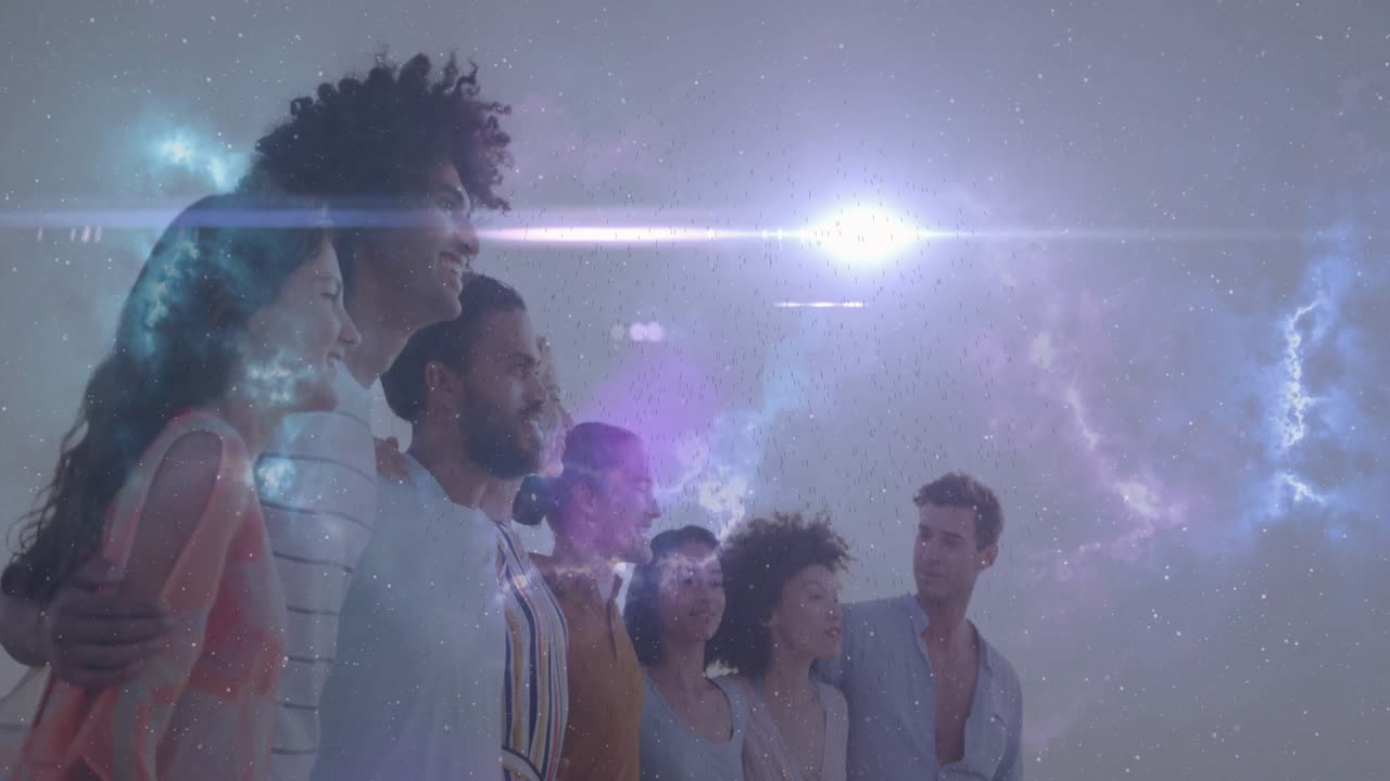 Grupo de sete amigos observando um ponto de luz brilhante emergindo e pulsando sobre um cenário cósmico.