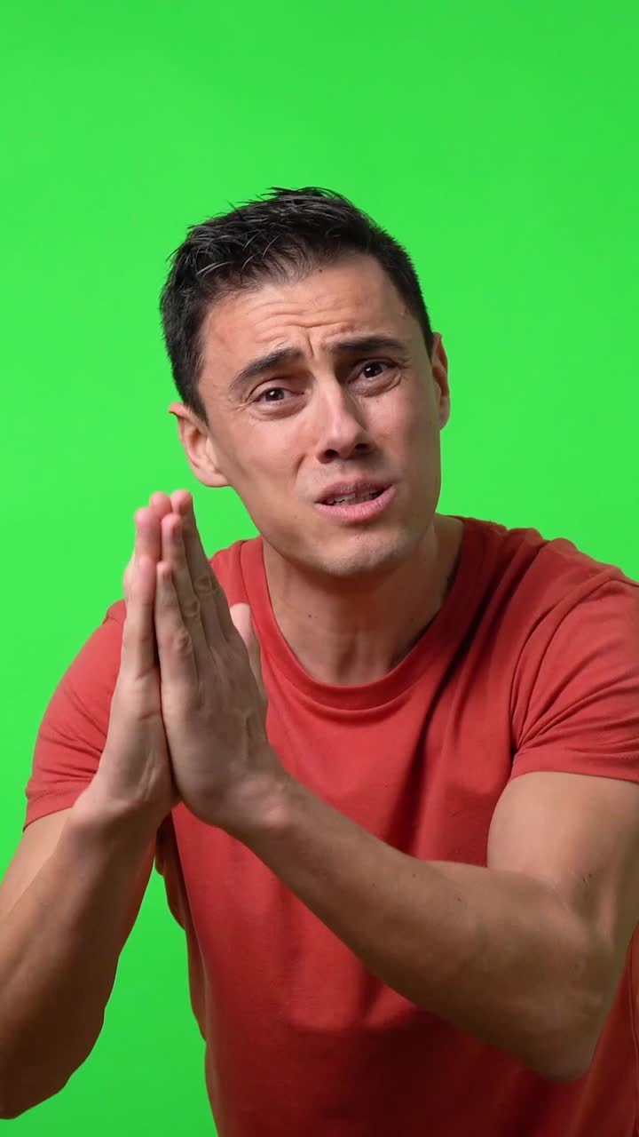 A man clapping on a green screen