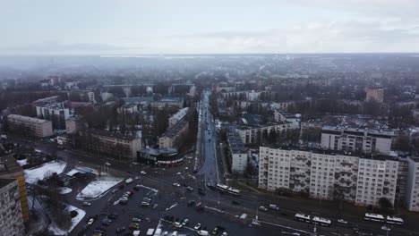 Die-Perspektive-Einer-Drohne-Auf-Rigas-Architektur-Im-Schnee