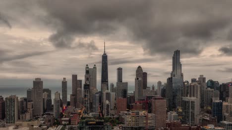 Hiperlapso-De-Vista-Aérea-De-Chicago-Desde-El-Oeste-Con-Nubes-Dramáticas