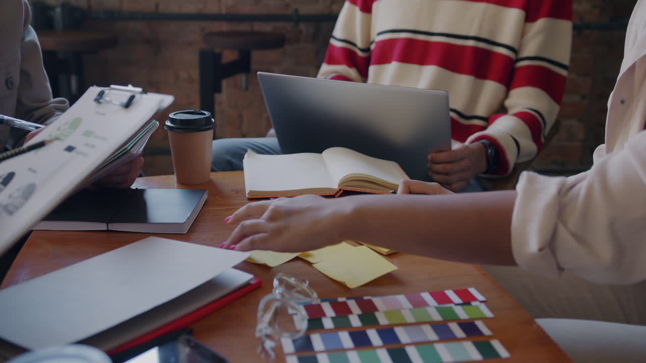 reunión del equipo creativo