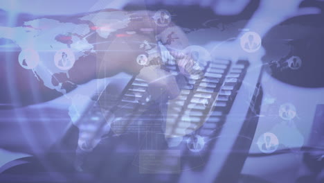 animación de la red de iconos de personas conectadas, sobre las manos escribiendo en el teclado