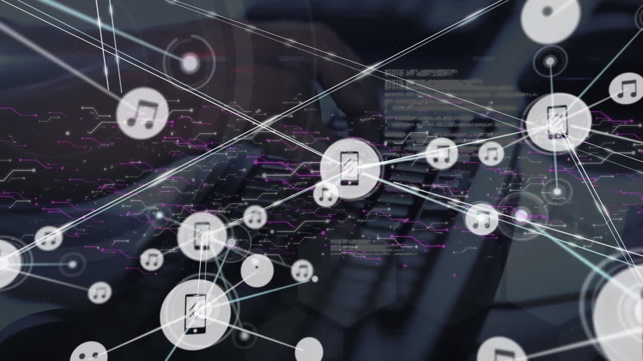 animación de la red de conexiones con iconos y procesamiento de datos sobre las manos escribiendo en el teclado