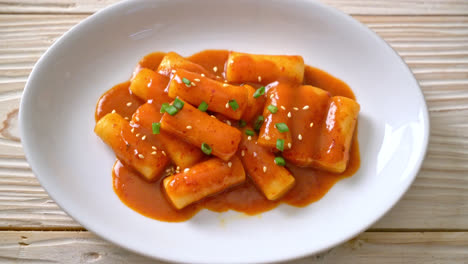 korean rice cake stick in spicy sauce - tteokbokki