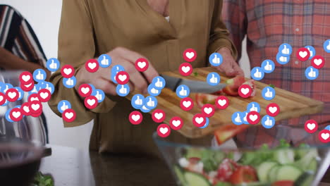 iconos de las redes sociales flotando contra la sección media de la mujer caucásica mayor cortando verduras