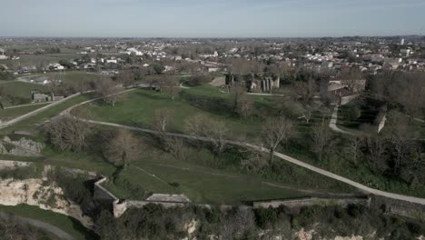 Drone-shot-over-Citadelle-de-Blaye,-France