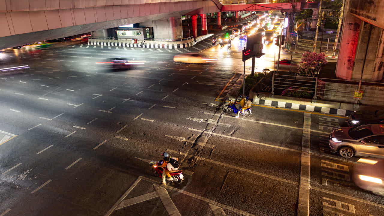 timelapse of rush hour traffic in central bangkok at night
