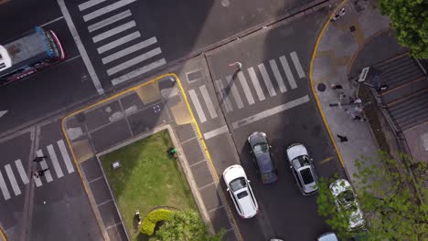 Street-artist-juggler-performing-in-front-of-cars-traffic-light,-Buenos-Aires