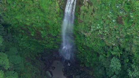 High-angle-aerial-view-overlooking-the-salto-del-Rodeo-waterfall,-in-Bonao,-Dominican-Republic