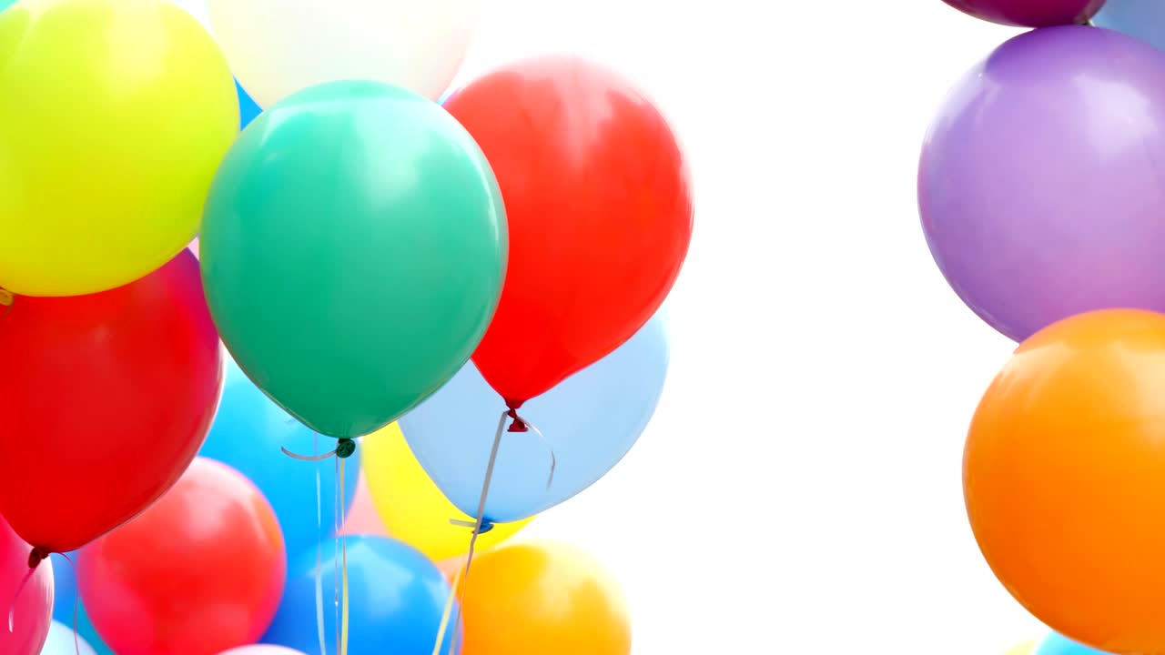 los globos de helio festivos.