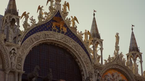 Backlight-shot-of-steeples-of-the-Basilica-di-San-Marco-,-the-cathedral-church-of-Venice-in-the-morning-light