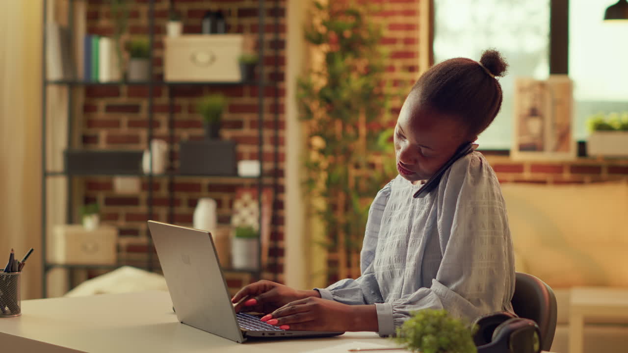 Teleworker take phone call while working