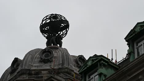 el globo en la azotea, banco, londres, reino unido