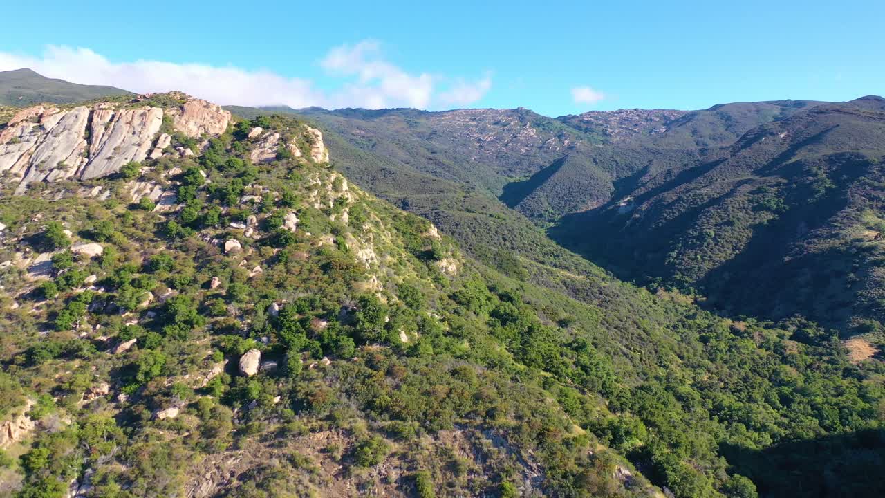 antena sobre un cañón remoto arroyo hondo en gaviota condado de santa barbara california 1
