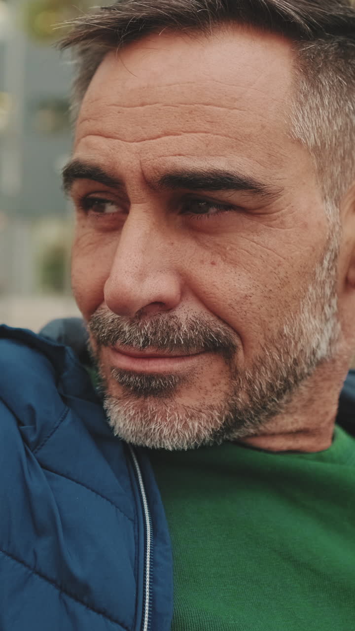 hombre con auriculares