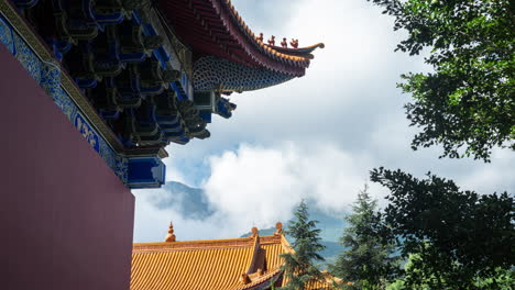 Lapso-De-Tiempo-De-La-Formación-De-Nubes-Sobre-La-Azotea-Del-Edificio-Chino-Oriental-Tradicional